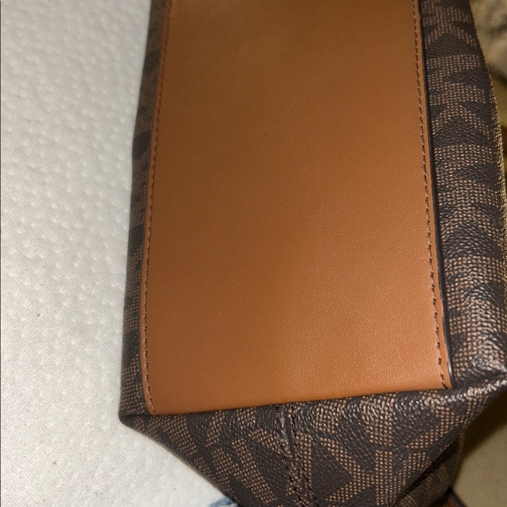 Michael Kors Shelia Medium Logo Satchel - Picture 7 of 11